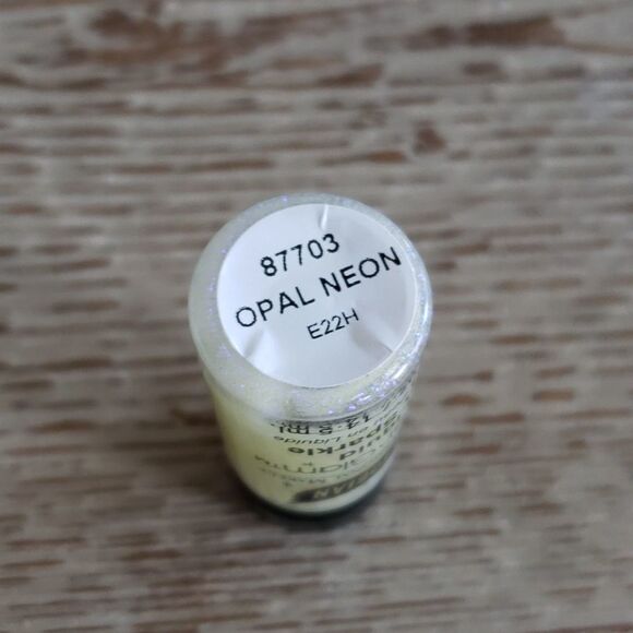 Graftobian Glitter Glam Liquid Skin Sparkle - Picture 4 of 4